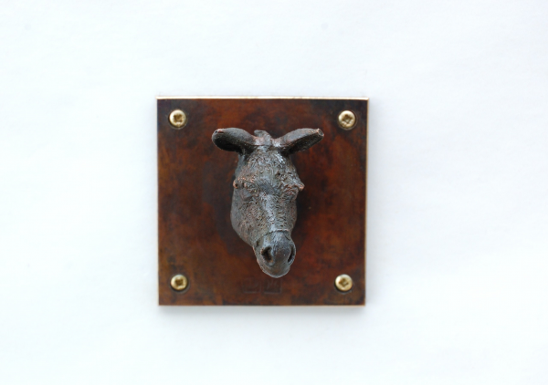 Eselkopf aus Bronze auf 5 x 5 cm großer Platte
